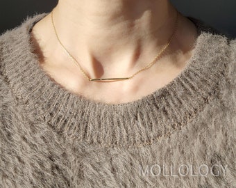 Collana delicata con barretta di zirconi cubici: collana in argento sterling 14 carati con pavé di zirconi.