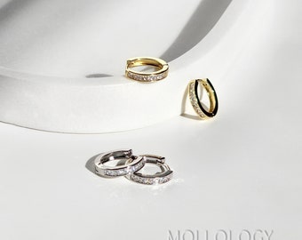 Kleine Gold Baguette Hoop Ohrringe, Silber CZ Huggies, minimalistische zierliche Alltagsohrringe, Geschenk für Frauen, Baguette CZ Huggie Hoop Ohrringe