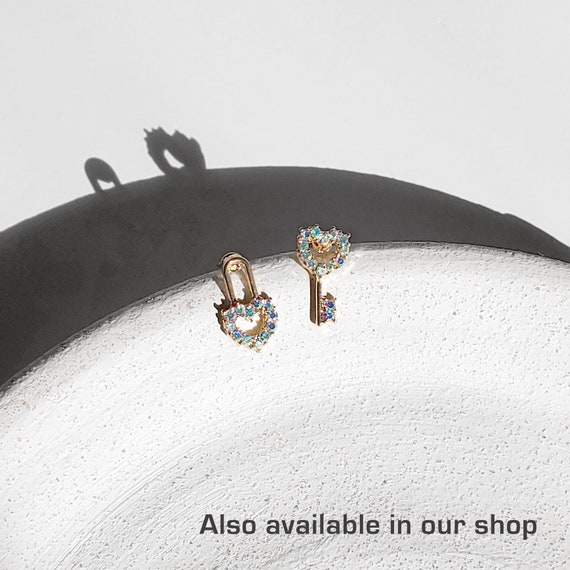 Dainty Gold Earrings, Dainty Bee Earrings, Gold Bee Earrings