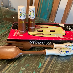 Hostess server set, Dutch boy and girl Kissin Don&#39;t Last/ Cookin do