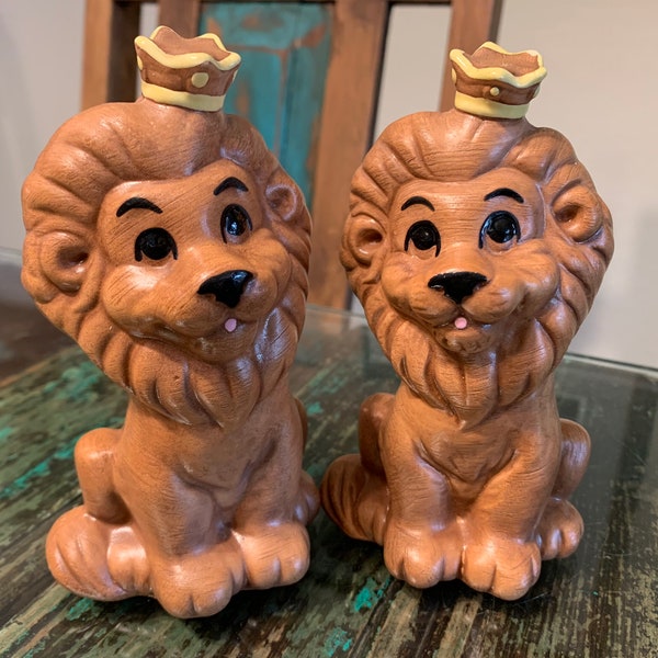 Twin Winton Lions Salt and Pepper Shaker Set