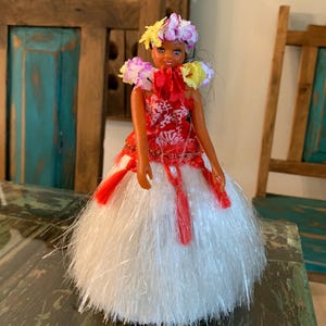 Vintage Hawaiian Hula Girl Doll –Musical, Motion/ Grass Skirt, Red Top, Floral Lei – Island Tiki  Decor