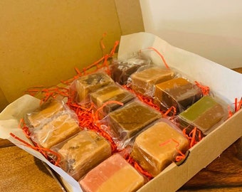 Bekroonde handgemaakte Fudge geschenkdoos met 12 smaken!