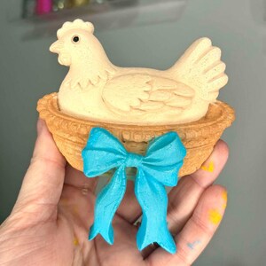 3D Nesting Hen with Bow Mold