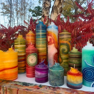 handgemachte gerollte Kerzen Unikat - rote orange Kerze - violette Kerze - schwarzweiße Kerze - blaue Kerze - türkis Kerze -Blume des Lebens