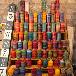 handgemachte handgerollte Kerzen Unikat - bunte Kerze - rote Kerze - orange Kerze - blaue Kerze - türkis Kerze - grüne Kerze - gelbe Kerze