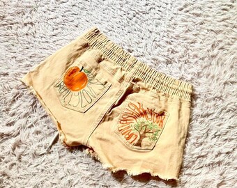 Upcycled Hand Painted Georgia Peach Sassy Summer Vibes Shorts Womens M Kidcore