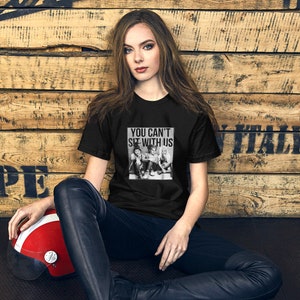 Non puoi sederti con noi T-shirt unisex a maniche corte Hocus pocus
