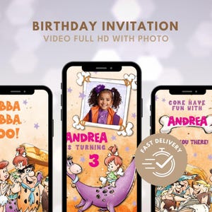 Pode incluir: Três smartphones exibindo um convite de aniversário com tema de desenho animado. O convite apresenta o texto "BIRTHDAY INVITATION" e "VIDEO FULL HD WITH PHOTO". O design inclui uma foto de uma criança, o nome "ANDREA" e o número "3".