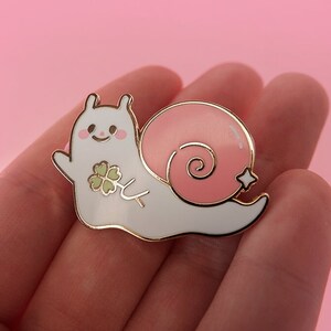 Snail Waving with Four Leaf Clover | Enamel Pin