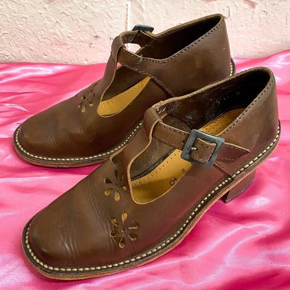 Vintage leather T strap chunky shoes with cut outs
