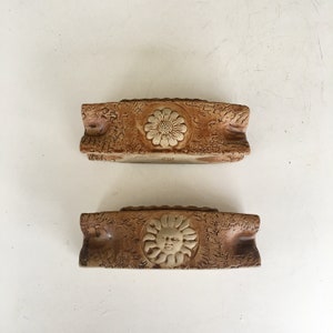 Braune handgemachte Keramik Sonne Gesicht oder Gänseblümchen Design Pflanzer für saftige Luftpflanze und kleine Laub einzigartige Vatertagsgeschenk