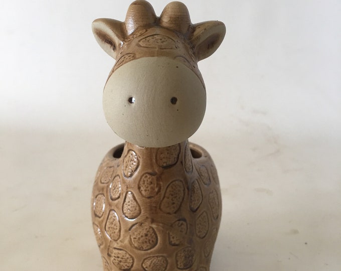 Large Giraffe Planter animal pottery for succulent, plants and small foliage or a pen holder, baby shower, Housewarming, holiday office gift