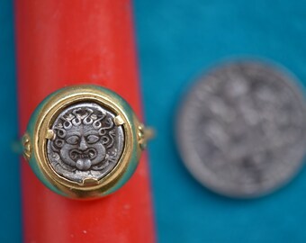 Gorgona Medusa Ring Ancient Greek Coin set in Gold Amulet