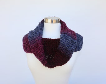 Tejido azul y púrpura Boho estilo Infinity bufanda. Pañuelo infinito con capucha para otoño, invierno y primavera. Regalo de Navidad para ella