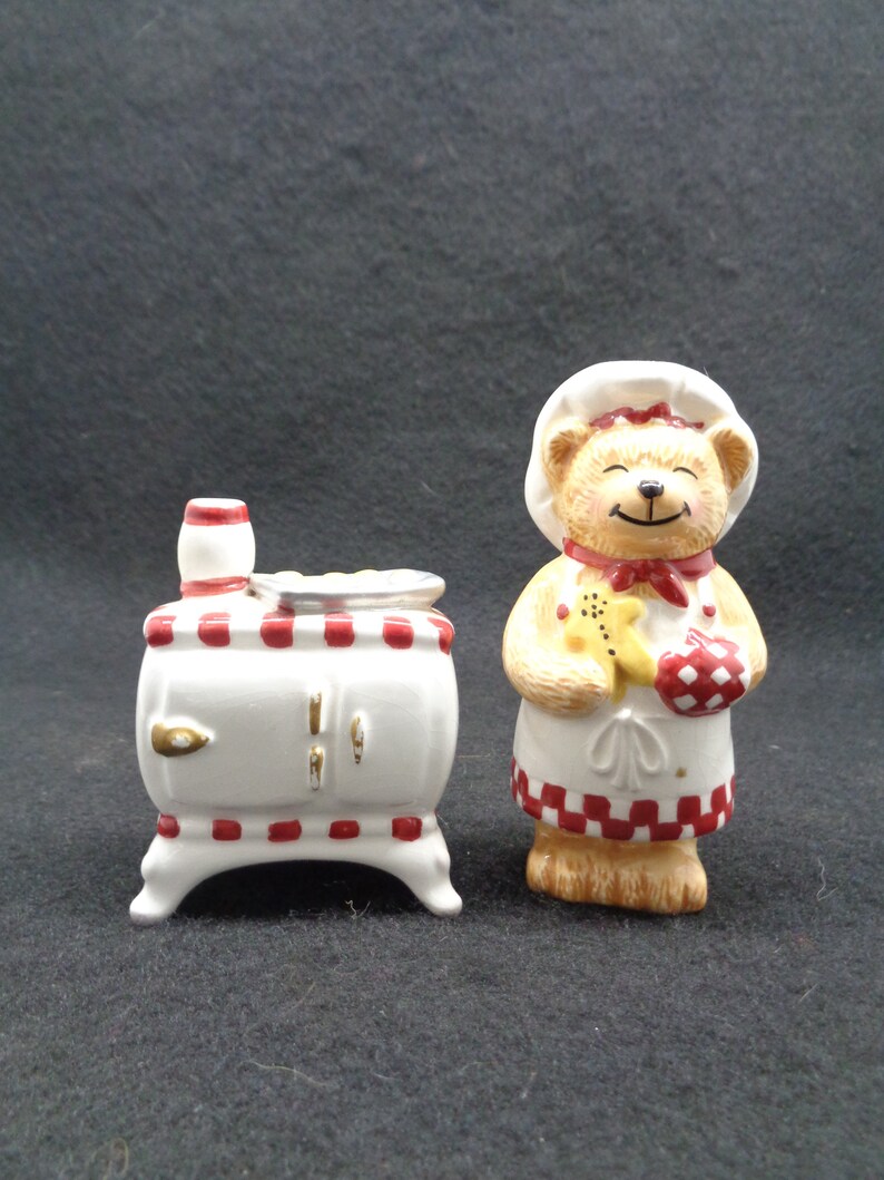 Salt and Pepper Shakers Avon Baker Bear and Cook Stove Vintage