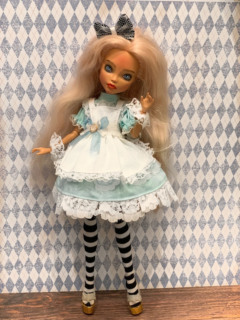 monster high alice in wonderland