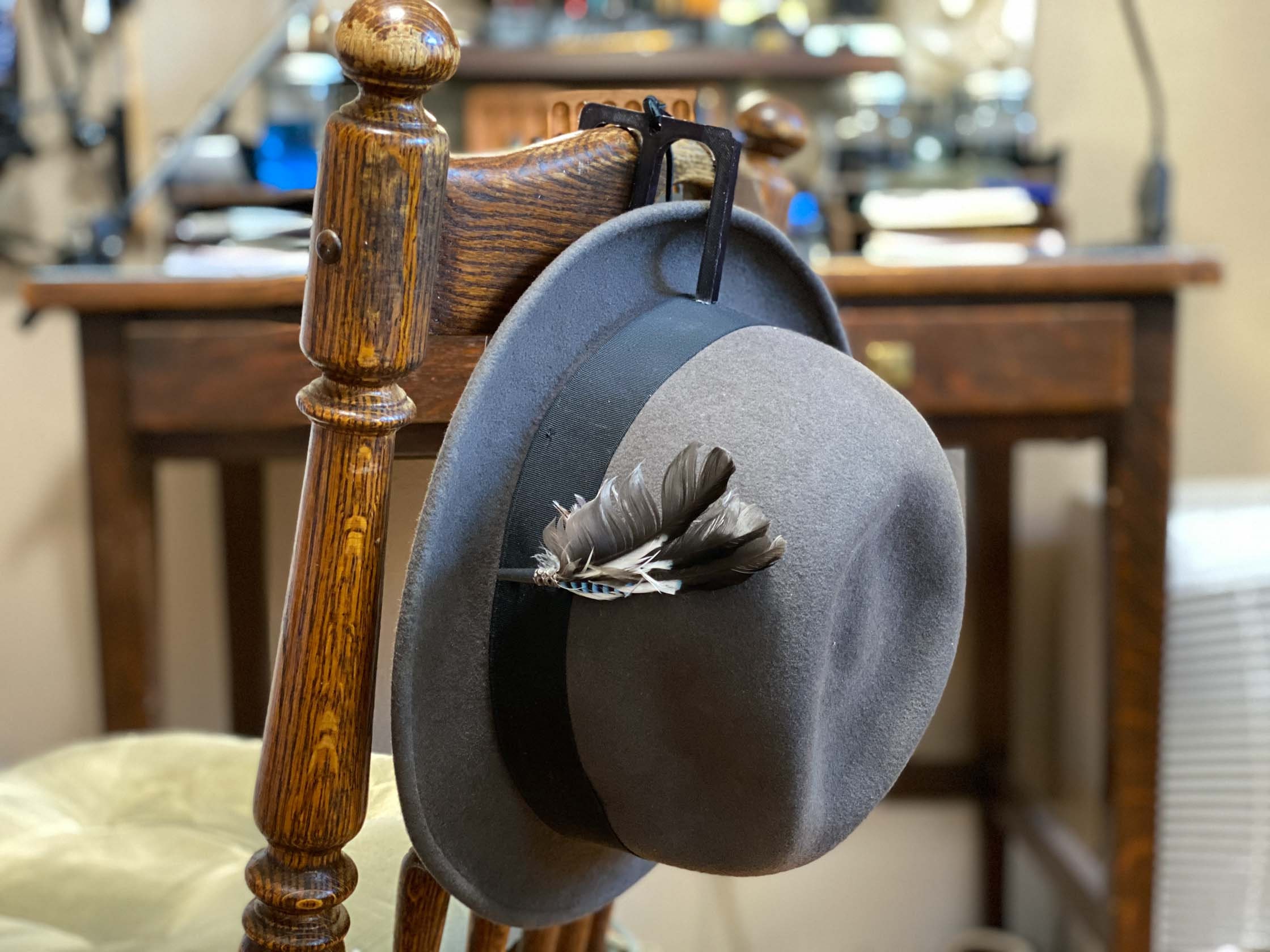 Portafedora: the Portable Hat Hook for Fedoras and Other Hats
