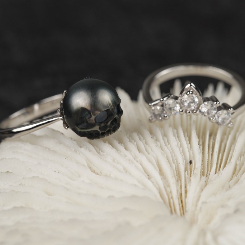 Pearl Skull Ring ''Be My Queen'' met kroon 2 stuks zilveren ringen Cadeau voor haar Gothic sieraden statement ring stapelbare ring voor vrouwen black