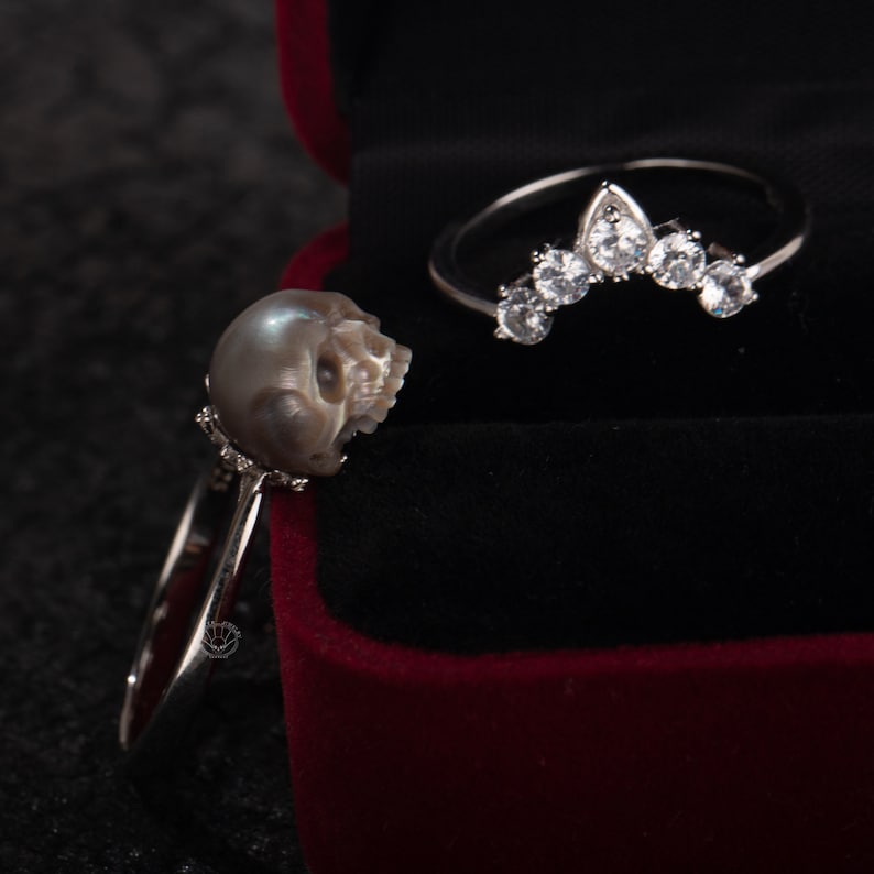 Pearl Skull Ring ''Be My Queen'' met kroon 2 stuks zilveren ringen Cadeau voor haar Gothic sieraden statement ring stapelbare ring voor vrouwen afbeelding 5