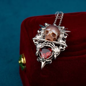 Colar gótico com caveira e pérolas, joia de Halloween, presente para ela, colar com caveira de pérolas para mulheres, prata de lei, formato de flecha, presente para a mãe.