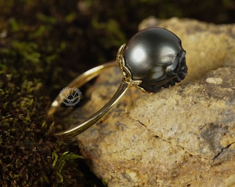 pearl carved skull ring black tahiti pearl classic style with diamond 18K gold engagement ring for wedding Memento Mori Mourning Jewelry