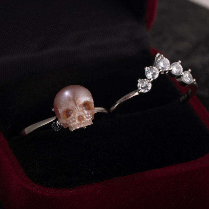 Pearl Skull Ring ''Be My Queen'' met kroon 2 stuks zilveren ringen Cadeau voor haar Gothic sieraden statement ring stapelbare ring voor vrouwen pink