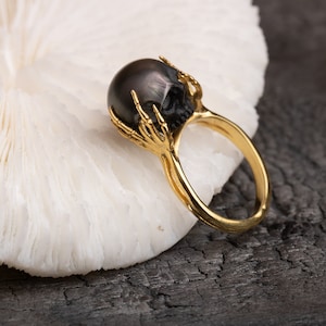 Be A Thinker Tahitian Ring cráneo tallado perla anillo negro tahití perla 9-11mm 925 plata recubierta oro forma de mano anillo de declaración único 14k gold