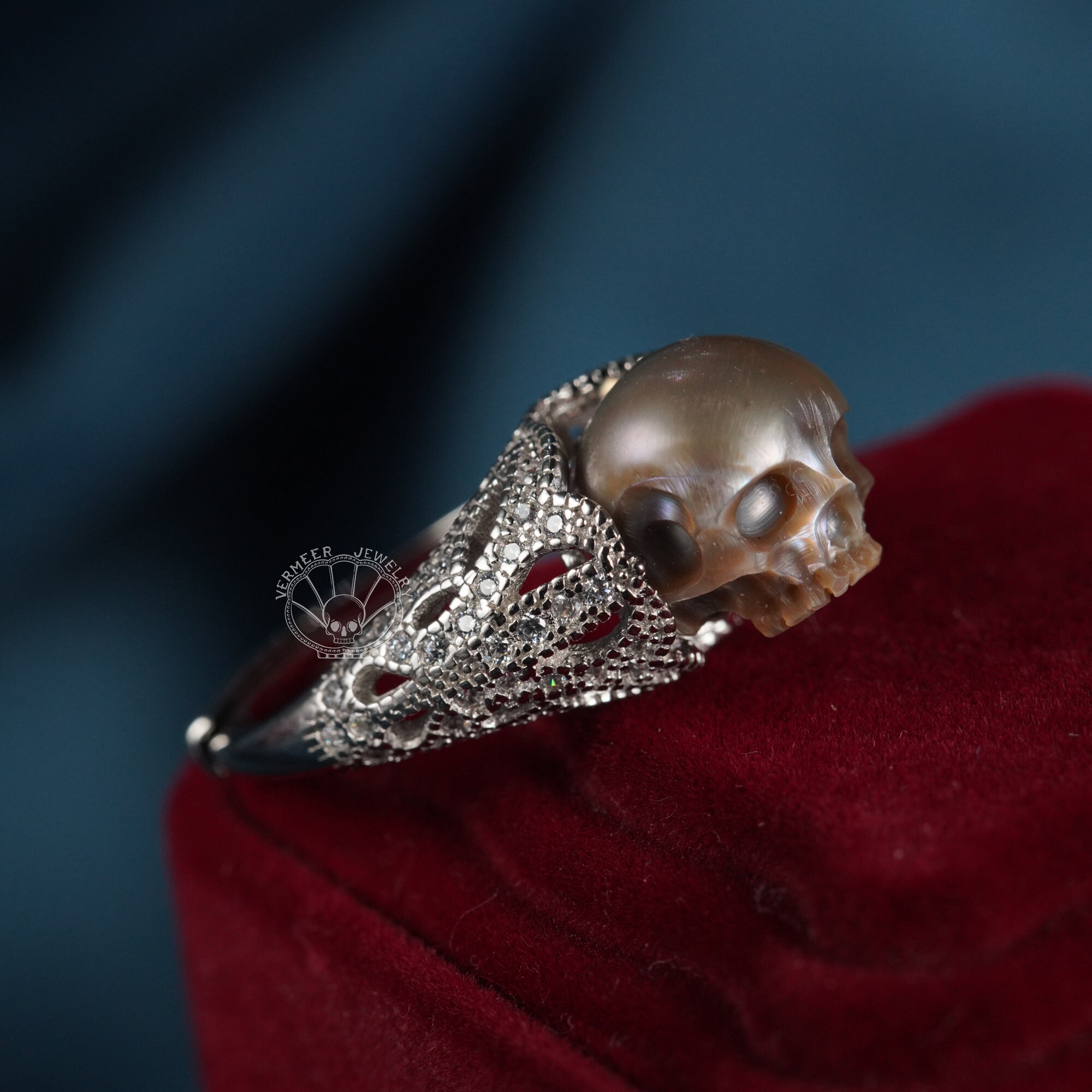 Vermeer jewelry skull ring deals