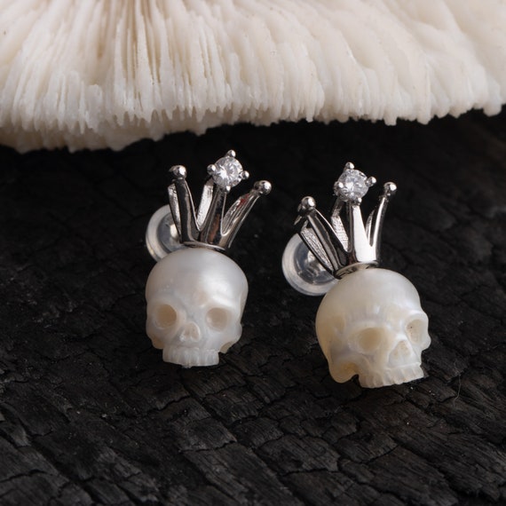 Skull carved pearl earring crown shape S925 earring ivory | Etsy