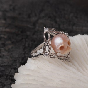 The Hermit Ring Gift for Her Handmade Skull Rings for Women Carved Freshwater Pearl 925silver Ring Pearl Jewelry Wedding Statement Ring