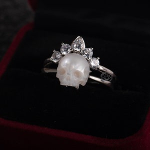 Anello con teschio di perle ''Be My Queen'' con corona 2 pezzi Anelli in argento Regalo per lei Anello di dichiarazione di gioielli gotici Anello impilabile per le donne