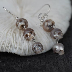 skull carved pearl earring hook  only one in stock （special offer for old customer)
