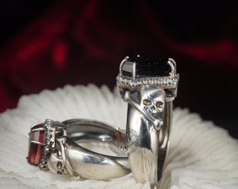 Anillo de calavera de plata Art Deco Coffin Cut Couple Ring, anillo de ataúd de aniversario, anillos a juego de perlas, anillo de ónix de anillo granate para amante