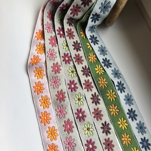 Blomma-Tusensköna 01, vävt band, metervara, kant, vävt jacquardband 100 % bomull, bomullsband, bomullsband, dekorativt band, traditionella kläder