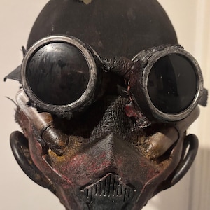 Post apocalyptic raider mask and goggle set.