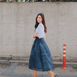 Korean Modern Hanbok Skirt Women&#39;s Traditional Wrap Skirt Mid-calf Skirts TETEROT SALON Tie-dye gradation Blue 전통 감물 북청