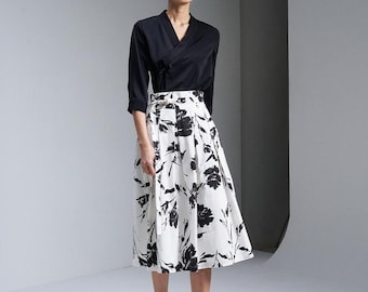 Modern Korean Hanbok Wrap Skirt TETEROT SALON - Floral Heukbyeokhwa Wrap Skirt 꽃무늬 흑벽화 허리치마