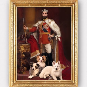 Puede incluir: Una pintura de un hombre con una túnica real roja y dorada con una corona en la cabeza. Está de pie con la mano en la cadera y sosteniendo un cetro. Hay tres perros en la pintura, dos blancos y uno marrón y blanco.