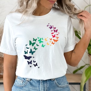 Arquivo de corte SVG de borboleta arco-íris para cricut, silhueta, corte de vinil - borboletas voadoras coloridas e fofas para impressão em camisetas e canecas