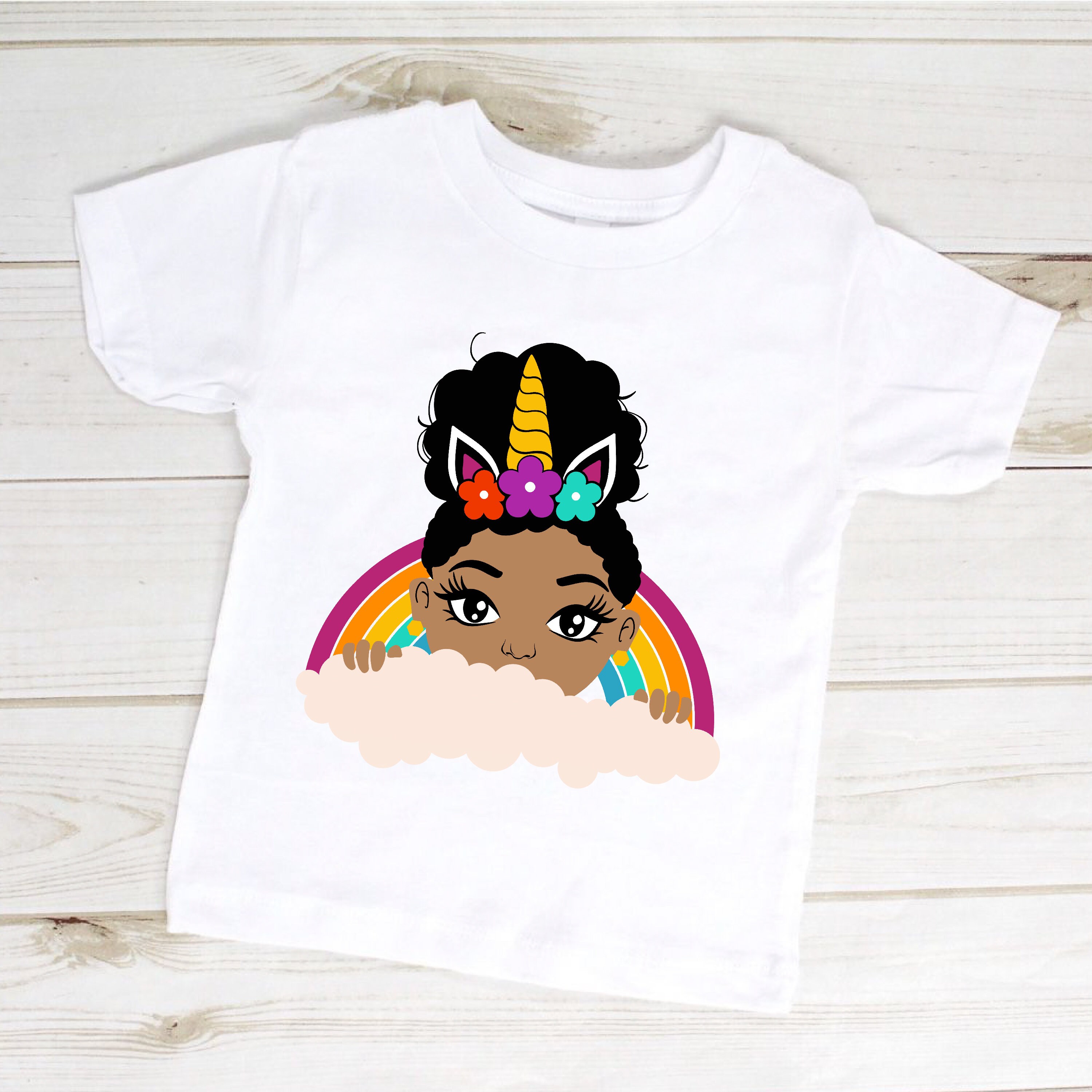 Licorne fille SVG Little Afro Girl Peekaboo Girl SVG fichiers de coupe pour Cricut, Silhouette - Clipart Licorne arc-en-ciel - DIY anniversaire T Shirt