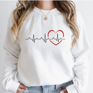 EKG Heartbeat SVG ontwerp voor het aanpassen van verpleegkundige, medisch personeel T-shirts, mokken, bekers - Cut-bestand voor Cricut, Vinyl, Iron On - Heart SVG