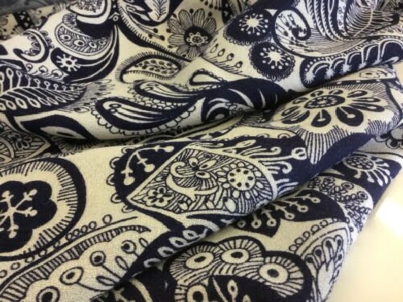 New Designer Navy Ivory 100/% Wool Crepe Large Print Fabric Seen On Catwalk 138cm