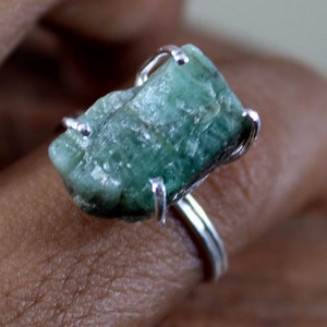 Natural Emerald Rough Gemstone Prong Setting Birth Stone  Ring Birthday Gift Ring For Sweet girl  Handmade Solid 925 Sterling Silver