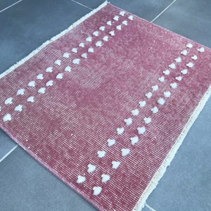 Pink rug,1’6x1’9feet,doormat rug,47x58cm,small rug,bathroom rug,bedroom rug,aztec rug,pink doormat rug,white relief rug,1x1rugs,vintage rugs