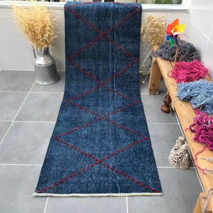 Blue rug,8’0x2’5feet,blue relief rug,246x75cm,turkish floor rug,oriental rug,turkısh blue runner rug,nomadic runner rug,moroccan runner rug