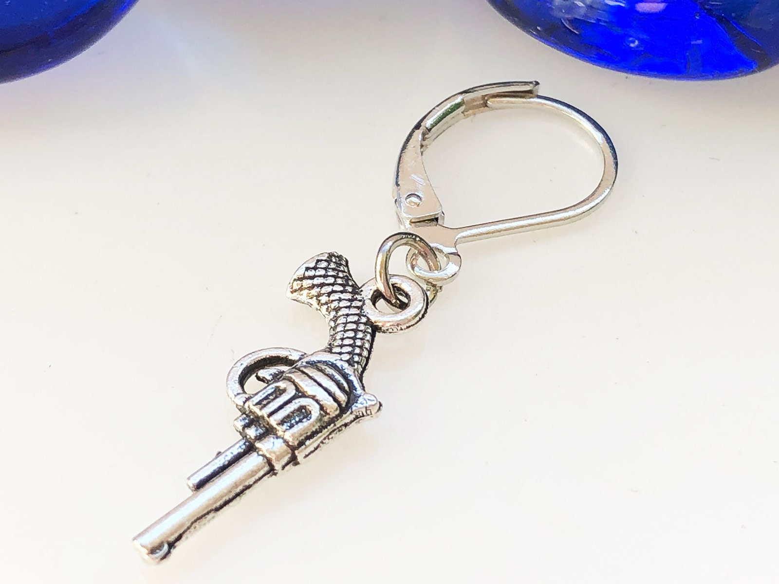 One gun earring Pistol Revolver Gangster earring Gang Etsy Schweiz