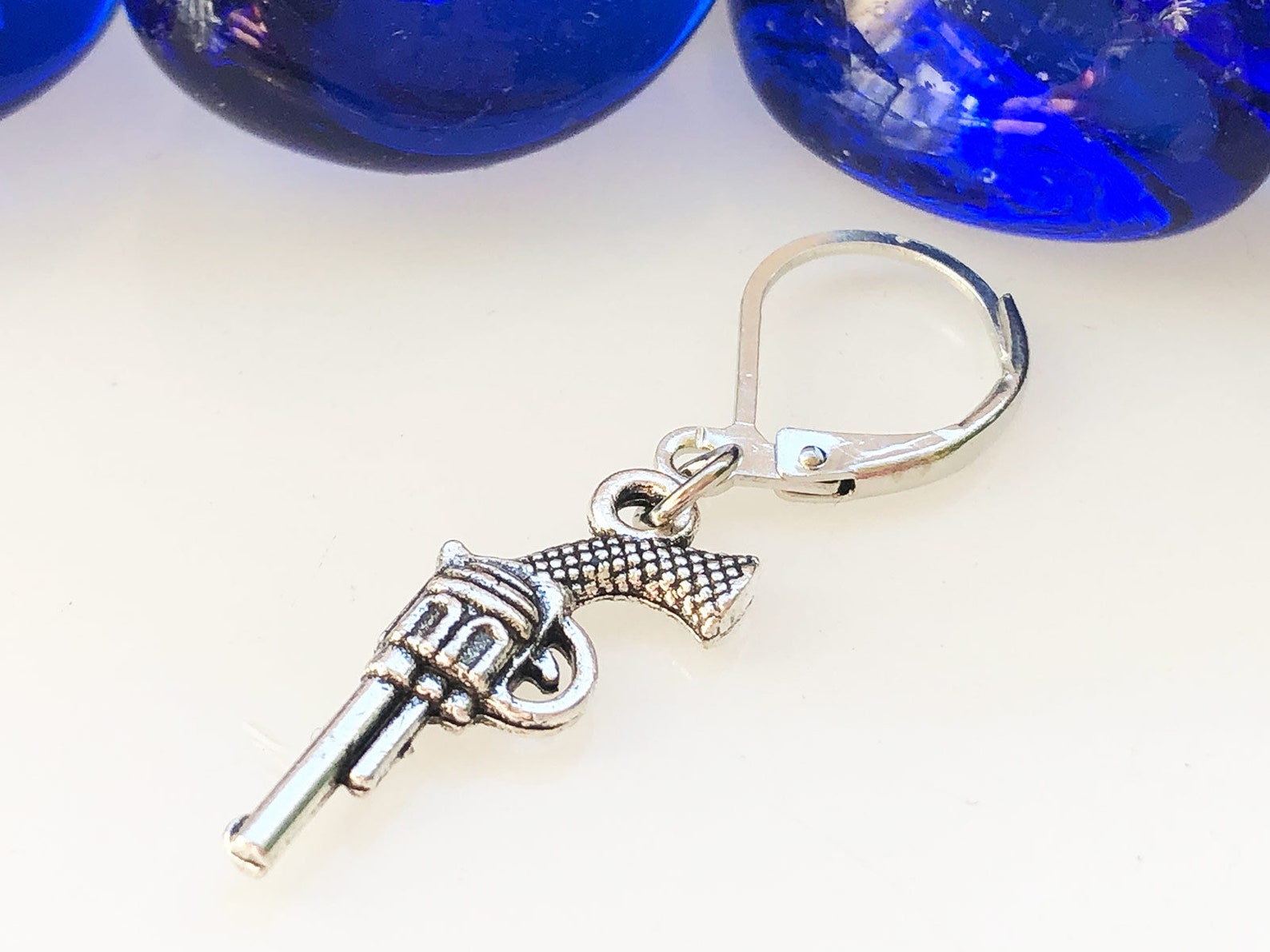 One gun earring Pistol Revolver Gangster earring Gang Etsy Schweiz