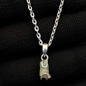 Ruwe Ethiopische Opaal Multi Fire-hanger in 925 zilver - Edelsteensieraden voor natuurliefhebbers