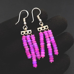 Pendientes de cuentas de ópalo etíope natural, acabado en plata de ley y oro.